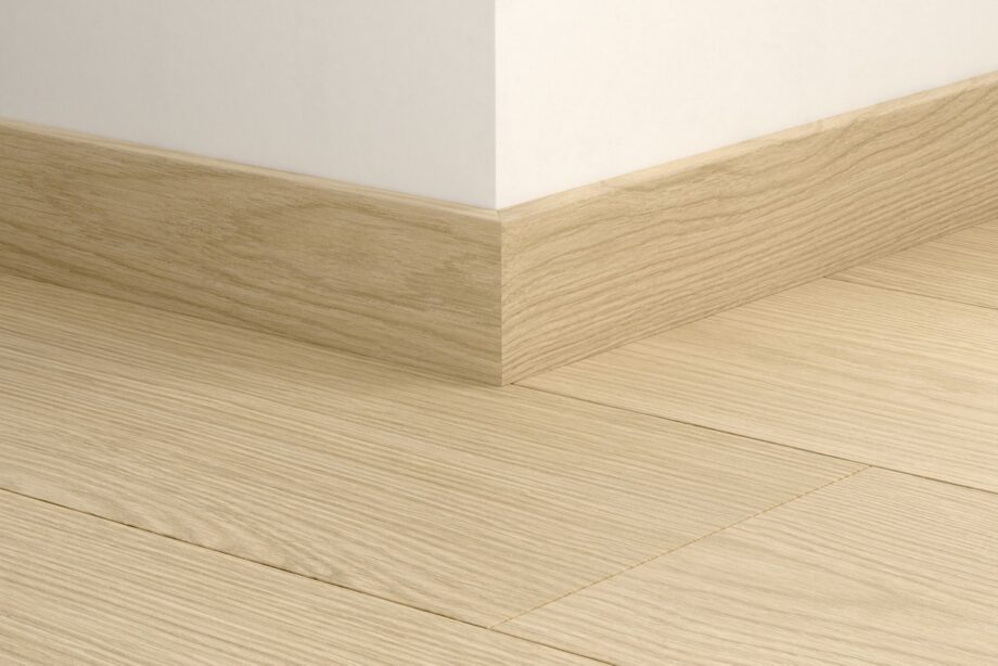 Sokliliist Quick-Step Buttermilk Oak LVT vinüülparketile, veekindel, 12x58x2400 mm