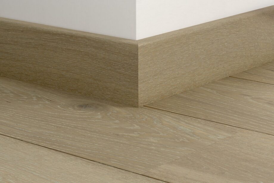 qswppskr05110mm-1 Puitliist veekindel Quick-Step Light Storm Oak Extra Matt parketile, spoonitud, 16x80x2400 mm