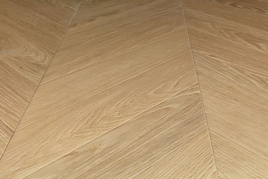 Tugevdatud südamikuga LVT vinüülparkett Floorify Chevron Rocky F701 – vaade 4 Tugevdatud südamikuga LVT vinüülparkett Floorify Chevron Rocky F701 – vaade 4
